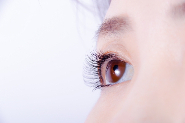 黄斑前膜は自然治癒する？手術のタイミングについて