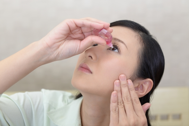 翼状片は自然に治る？治療を受けるタイミングと再発について